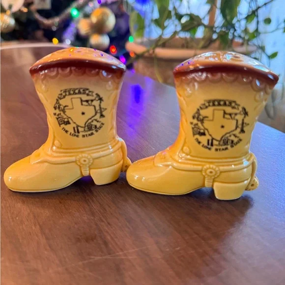 Vintage cowboy boot salt and pepper shakers - Picture 2 of 6